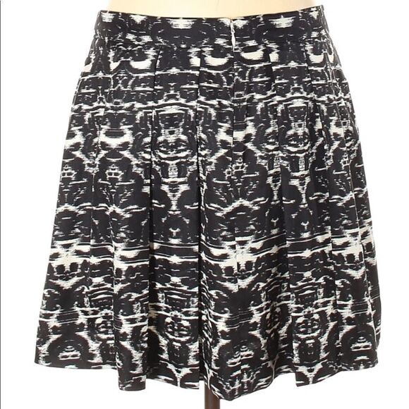 J Crew Black/White "Blurred Ikat" Pleated Skirt - Picture 2 of 4